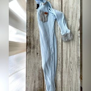 Size 12-18 months footless onesie. Seven for all mankind